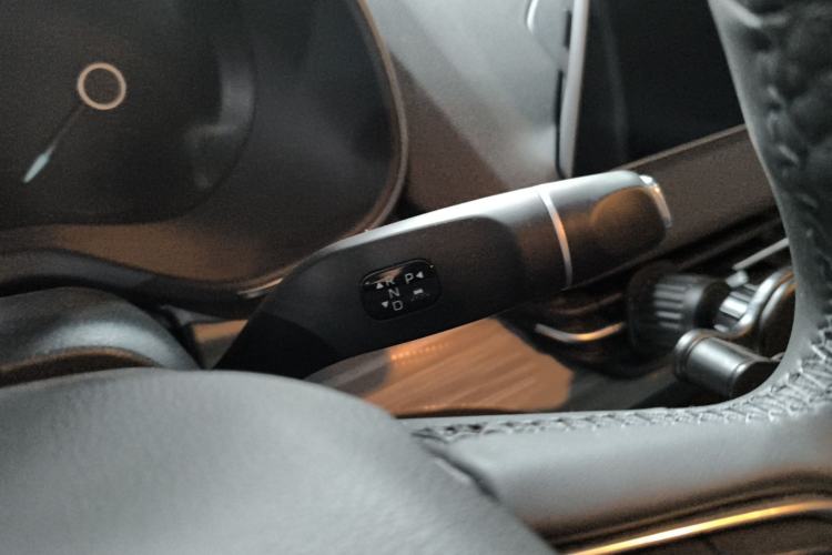 Used Hongqi E-QM5 2025 500km Range Commuter Version Gear Lever