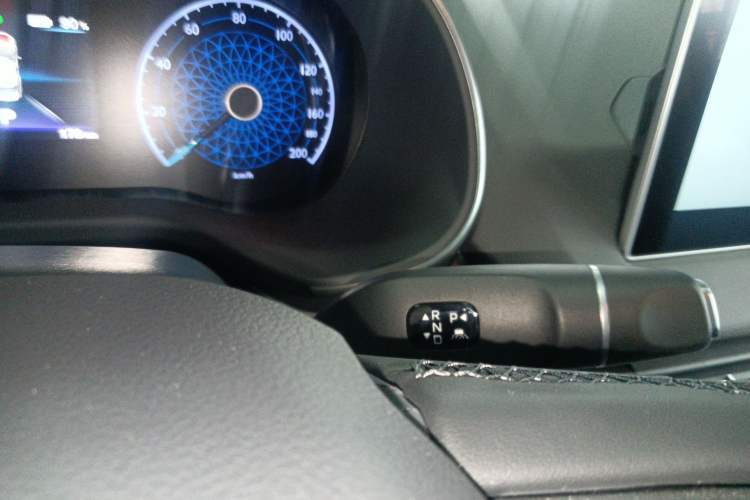 Used Hongqi E-QM5 2025 500km Range Commuter Version Gear Lever