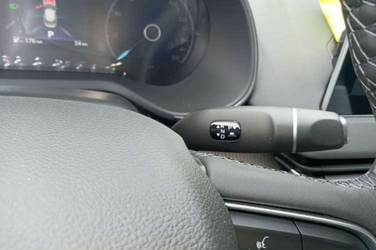 Used Hongqi E-QM5 2025 610 km PLUS Gear Lever