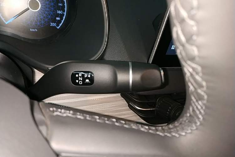 Used Hongqi E-QM5 2025 500km Range Commuter Version Gear Lever