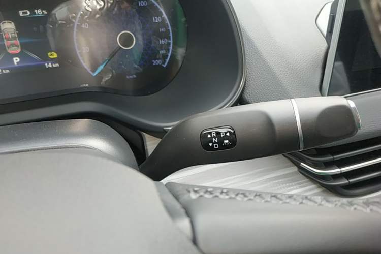 Used Hongqi E-QM5 2025 500km Range Commuter Version Gear Lever