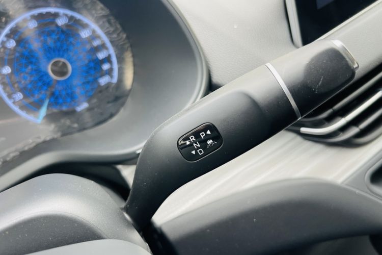 Used Hongqi E-QM5 2025 500km Range Commuter Version Gear Lever