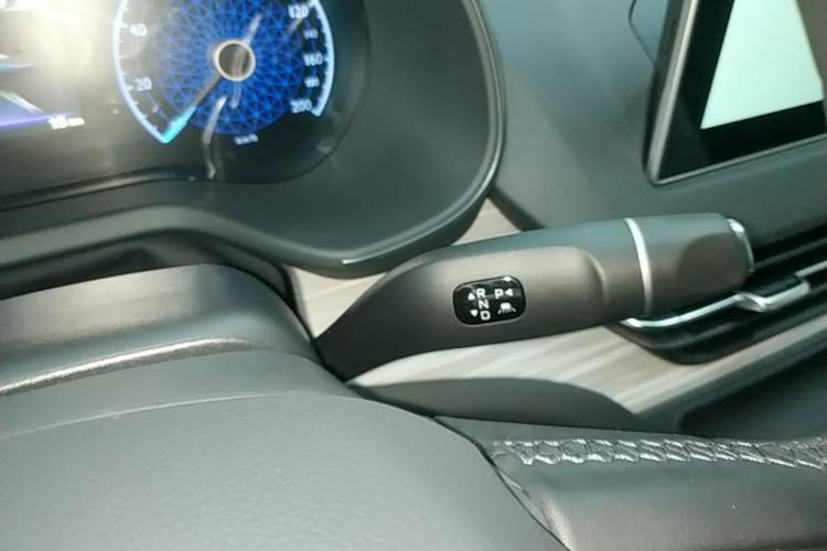 Used Hongqi E-QM5 2025 500km Range Commuter Version Gear Lever