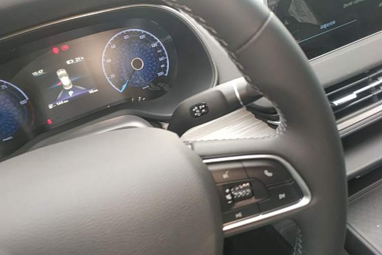 Used Hongqi E-QM5 2025 500km Range Commuter Version Gear Lever