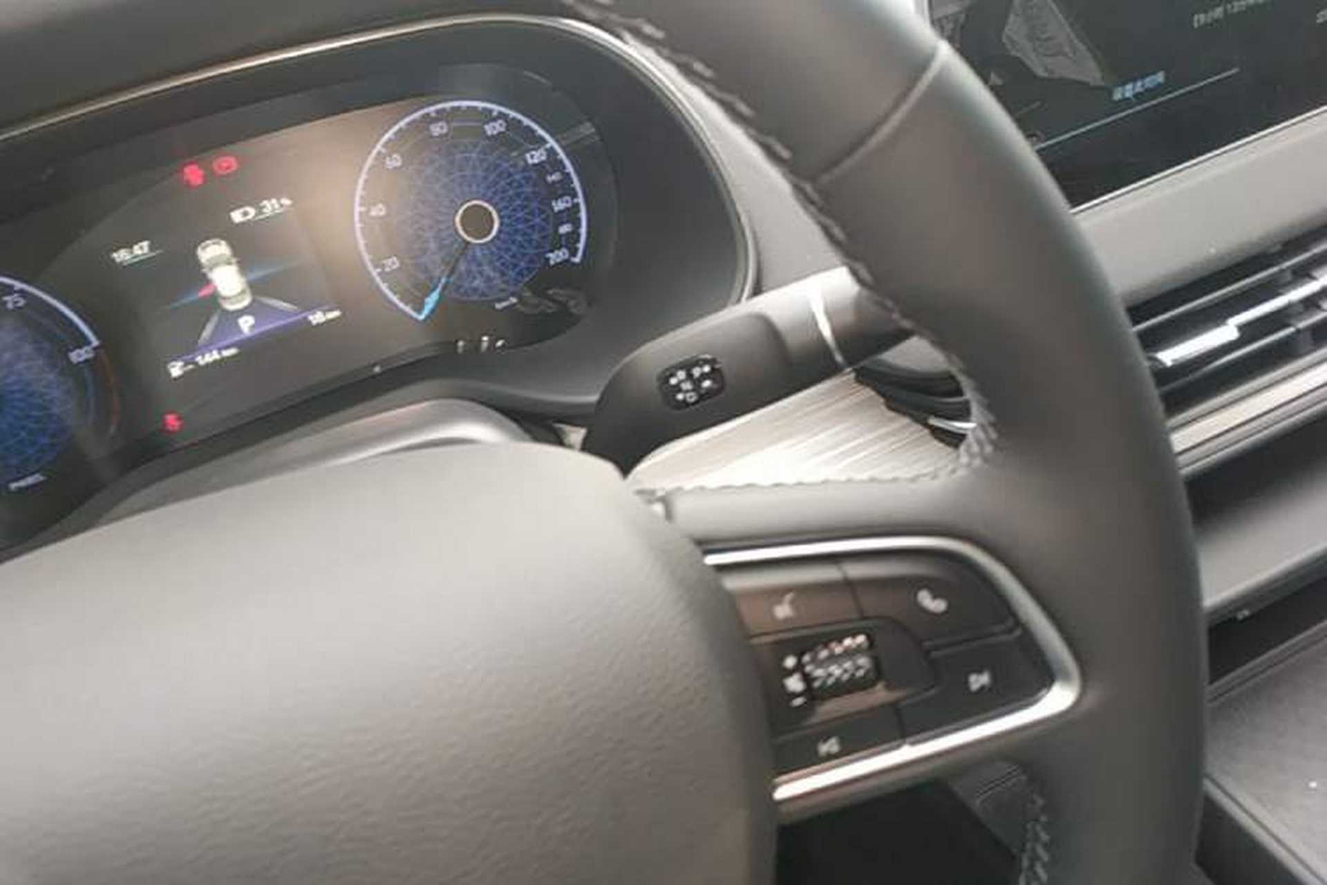 Used Hongqi E-QM5 2025 500km Range Commuter Version Gear Lever