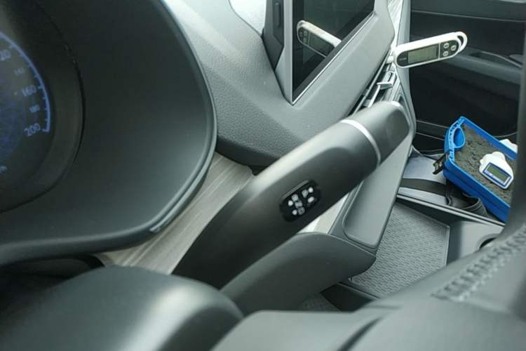 Used Hongqi E-QM5 2025 500km Range Commuter Version Gear Lever
