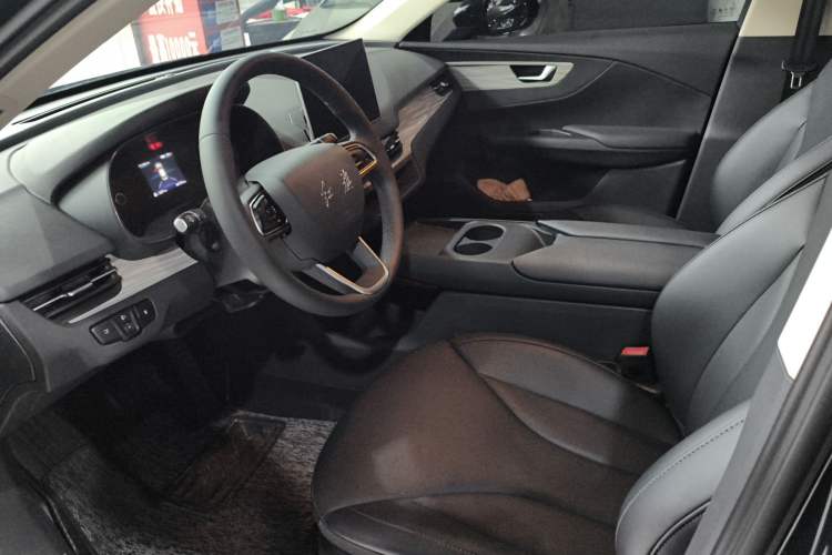 Used Hongqi E-QM5 2025 500km Range Commuter Version Interior 1
