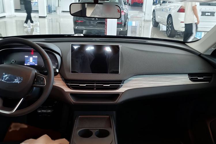 Used Hongqi E-QM5 2025 500km Range Commuter Version Interior 1