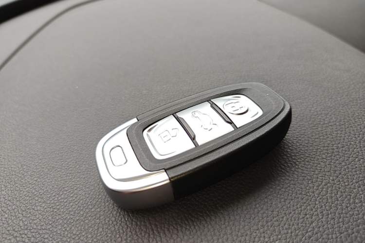 Used Hongqi E-QM5 2025 610 km PLUS Interior 1