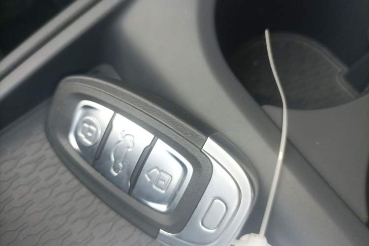 Used Hongqi E-QM5 2025 500km Range Commuter Version Interior 1