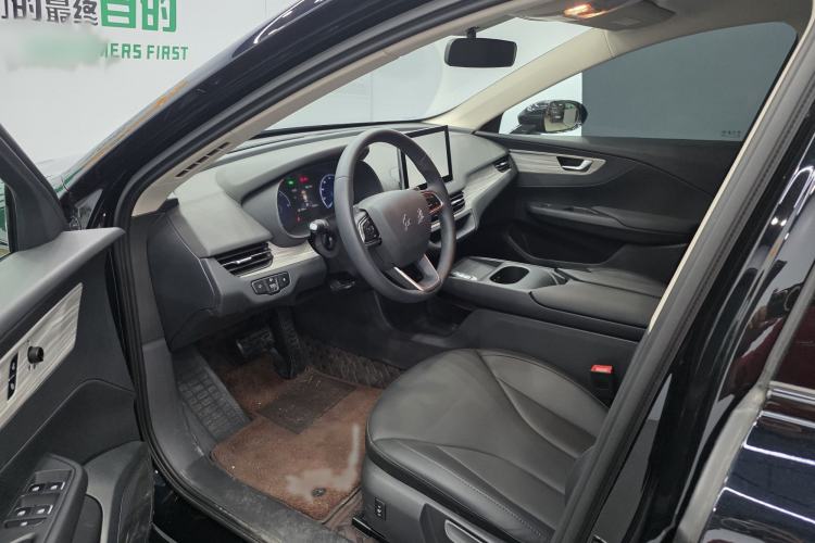 Used Hongqi E-QM5 2025 500km Range Commuter Version Interior 2