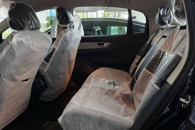 Used Hongqi E-QM5 2025 500km Range Commuter Version Interior 2