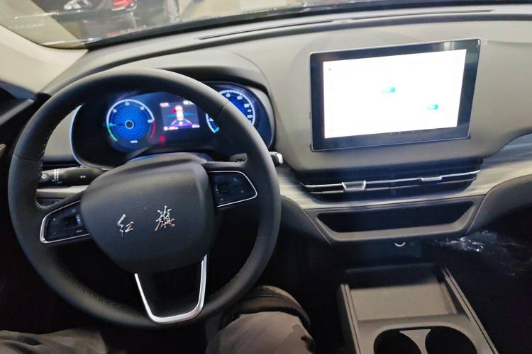 Used Hongqi E-QM5 2025 500km Range Commuter Version Interior 2