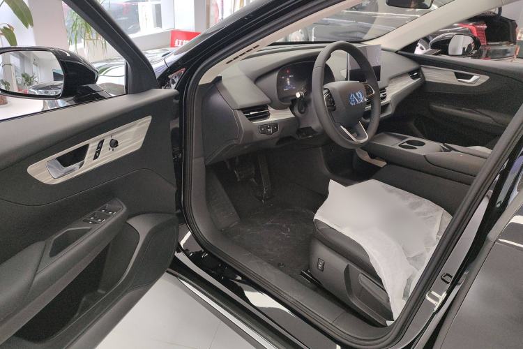 Used Hongqi E-QM5 2025 500km Range Commuter Version Interior 2