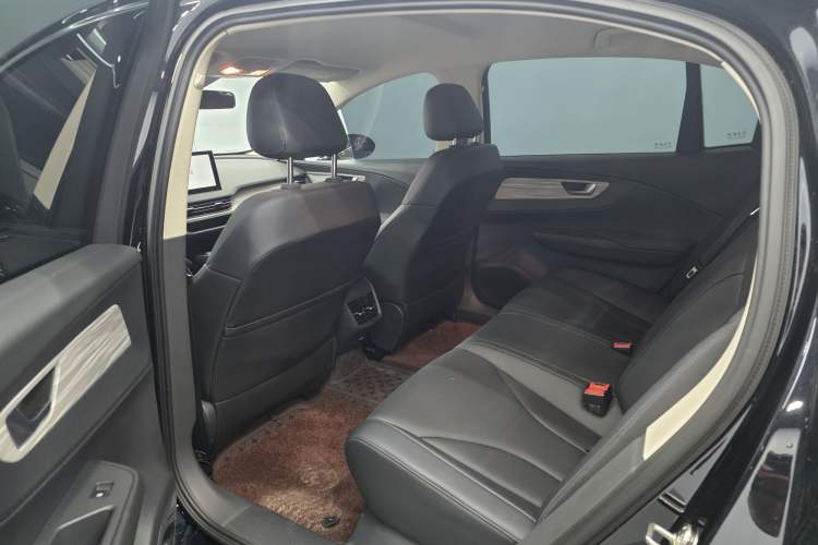 Used Hongqi E-QM5 2025 500km Range Commuter Version Interior 3