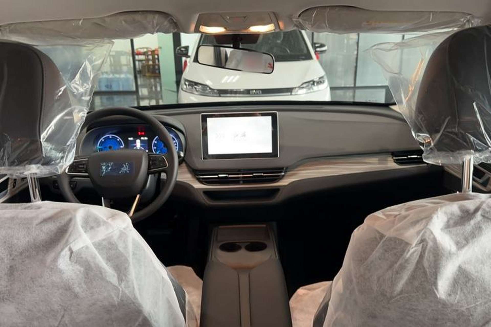 Used Hongqi E-QM5 2025 500km Range Commuter Version Interior 3