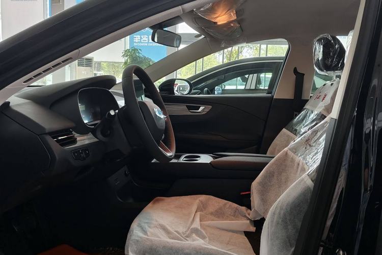 Used Hongqi E-QM5 2025 500km Range Commuter Version Interior 3