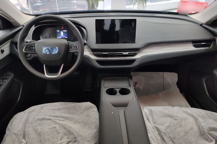 Used Hongqi E-QM5 2025 500km Range Commuter Version Interior 3