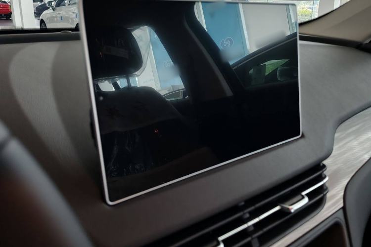 Used Hongqi E-QM5 2025 500km Range Commuter Version Interior 4