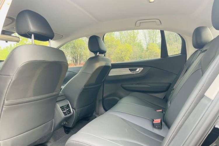 Used Hongqi E-QM5 2025 500km Range Commuter Version Interior 5