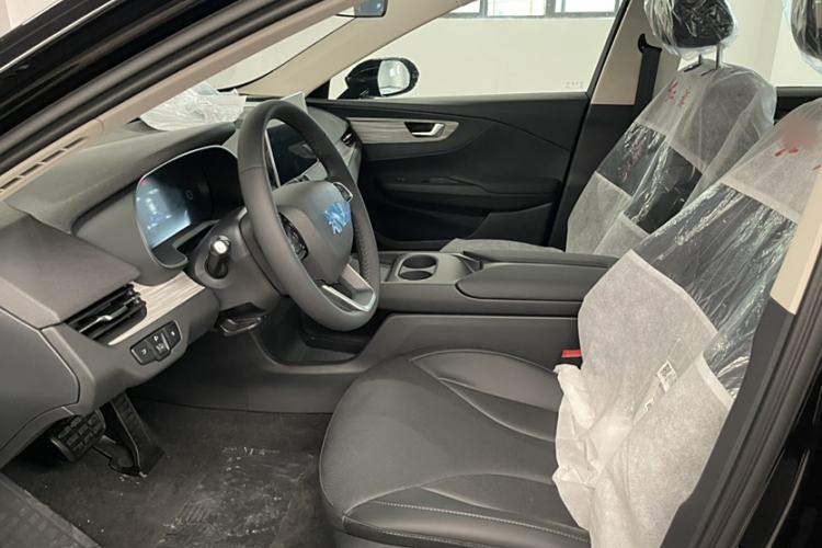 Used Hongqi E-QM5 2025 500km Range Commuter Version Interior 5