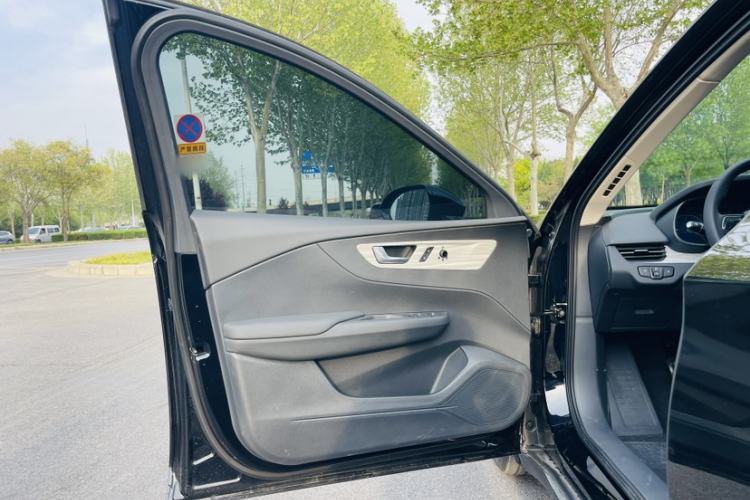 Used Hongqi E-QM5 2025 500km Range Commuter Version Interior 6
