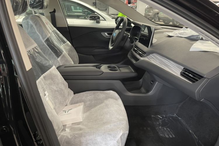 Used Hongqi E-QM5 2025 500km Range Commuter Version Interior 7