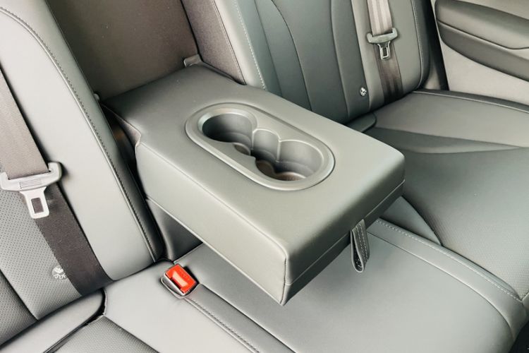 Used Hongqi E-QM5 2025 500km Range Commuter Version Interior 8