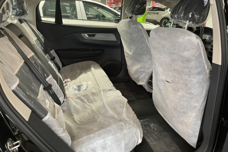 Used Hongqi E-QM5 2025 500km Range Commuter Version Interior 8
