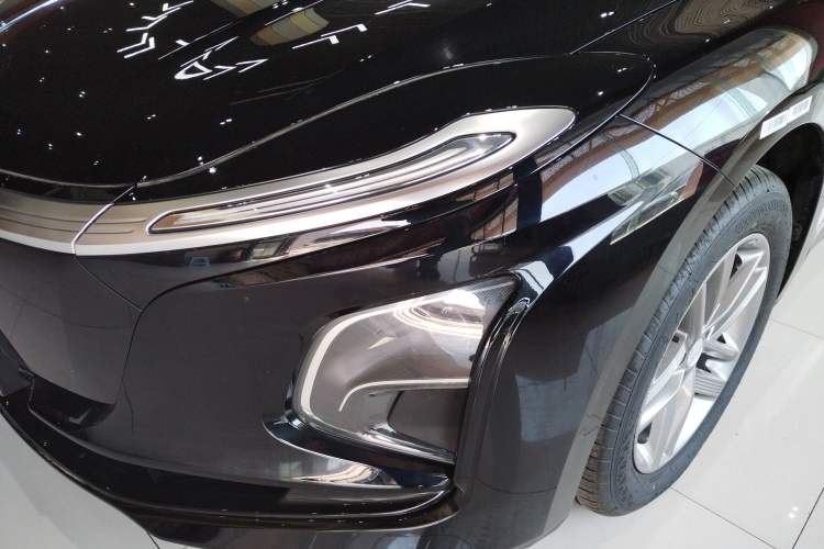 Used Hongqi E-QM5 2025 500km Range Commuter Version Left Front Headlight