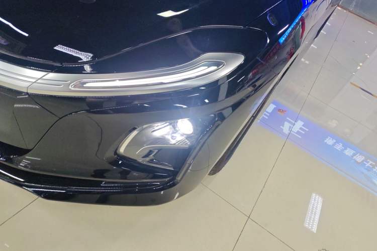 Used Hongqi E-QM5 2025 500km Range Commuter Version Left Front Headlight