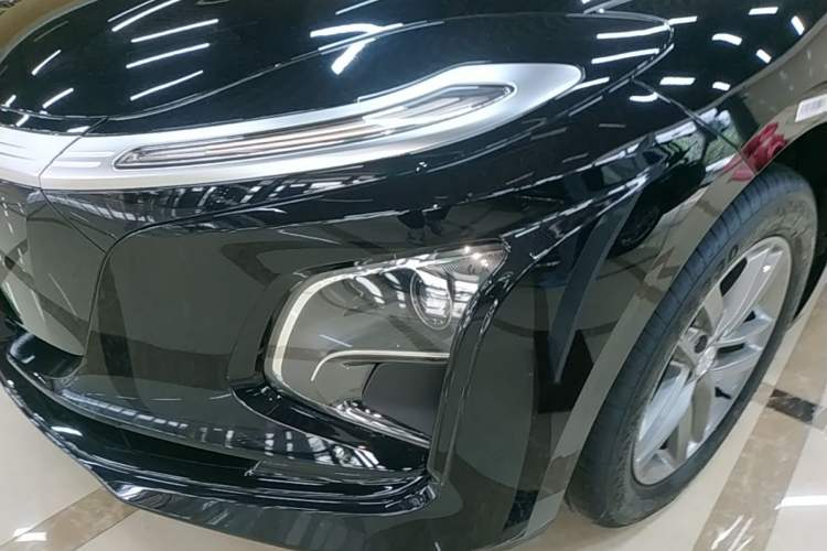 Used Hongqi E-QM5 2025 500km Range Commuter Version Left Front Headlight