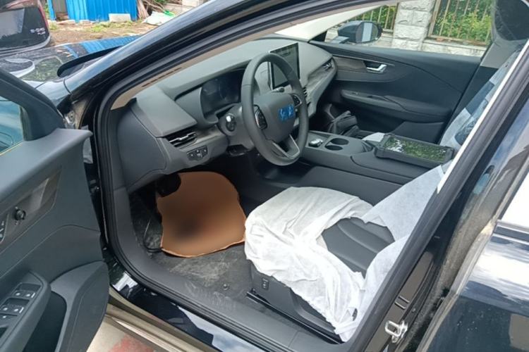 Used Hongqi E-QM5 2025 610 km PLUS Left Front Seat