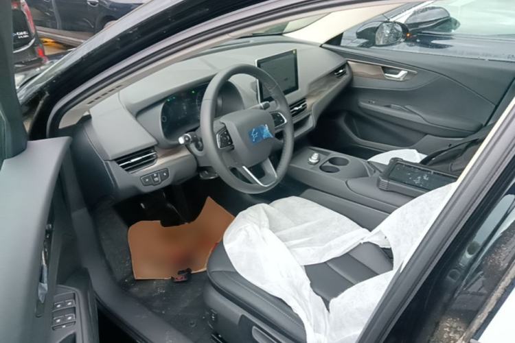 Used Hongqi E-QM5 2025 610 km PLUS Left Front Seat