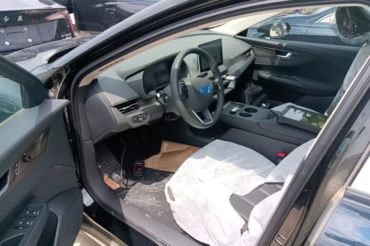 Used Hongqi E-QM5 2025 610 km PLUS Left Front Seat
