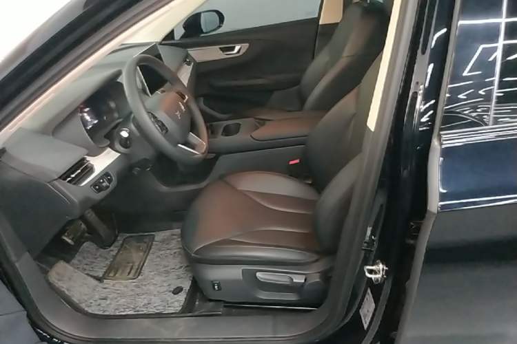 Used Hongqi E-QM5 2025 500km Range Commuter Version Left Front Seat