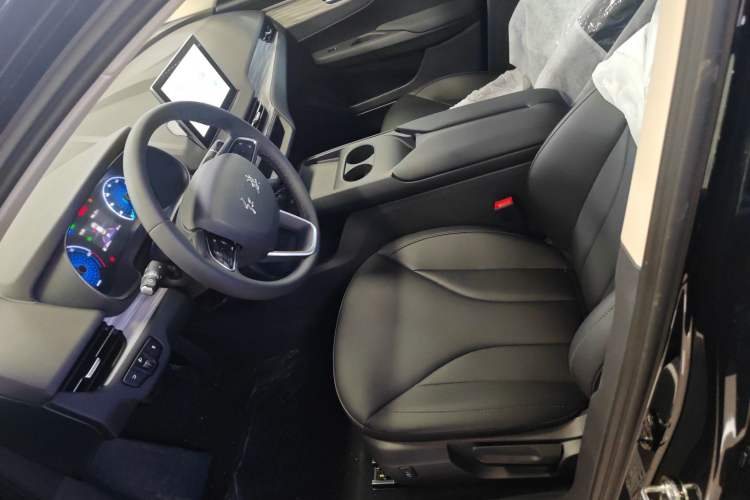 Used Hongqi E-QM5 2025 500km Range Commuter Version Left Front Seat