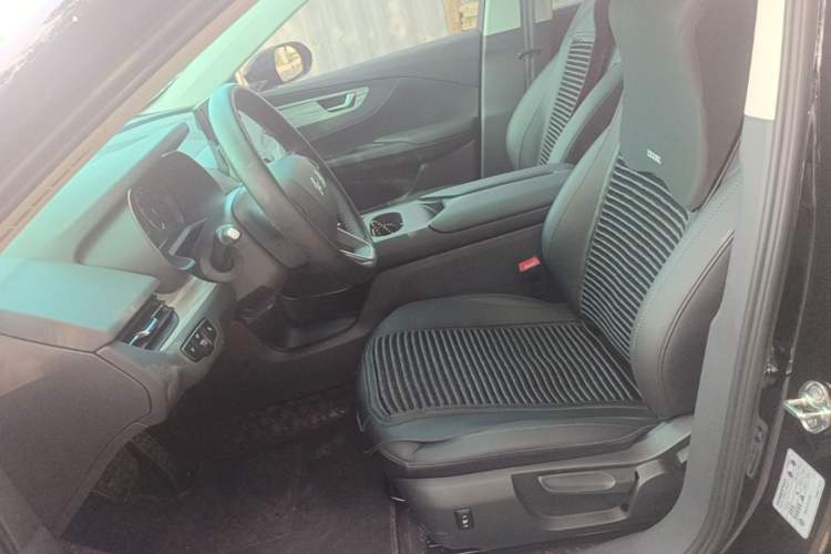Used Hongqi E-QM5 2025 500km Range Commuter Version Left Front Seat