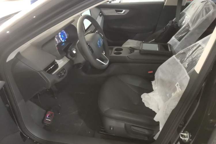 Used Hongqi E-QM5 2025 500km Range Commuter Version Left Front Seat