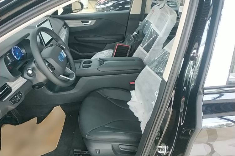 Used Hongqi E-QM5 2025 500km Range Commuter Version Left Front Seat