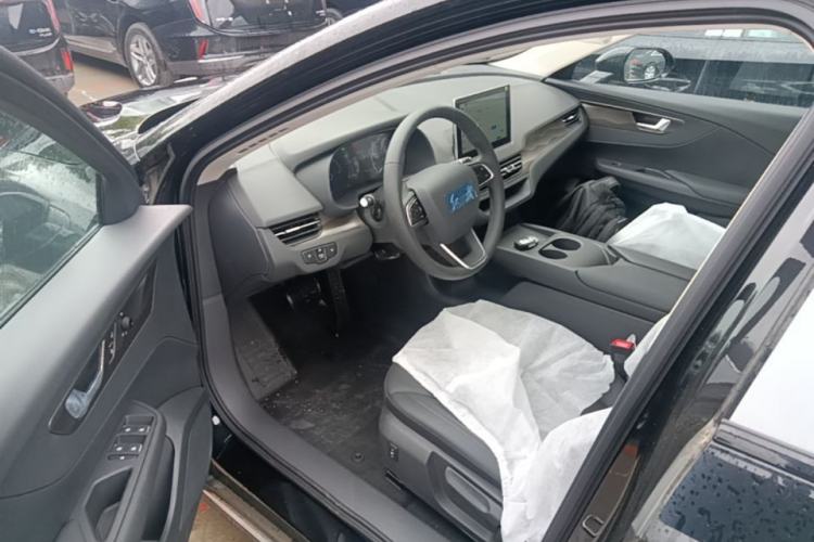 Used Hongqi E-QM5 2025 610 km PLUS Left Front Seat