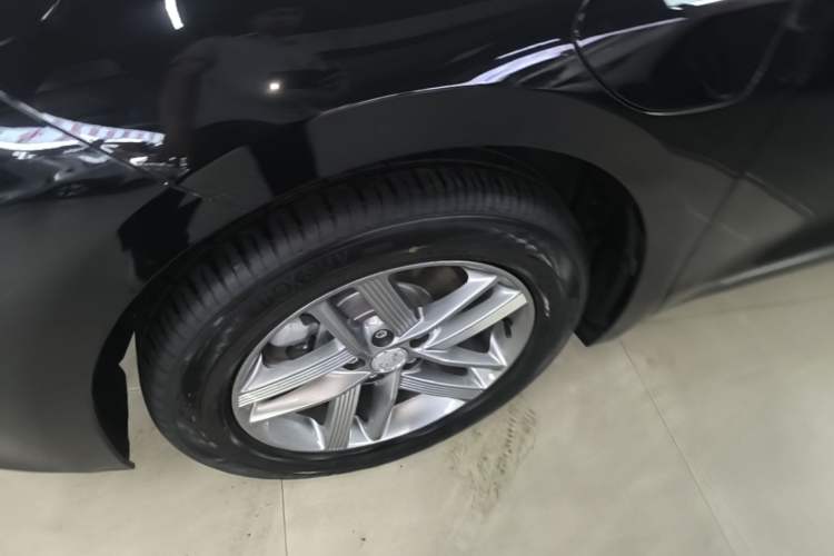 Used Hongqi E-QM5 2025 610 km PLUS Left Front Wheel Hub