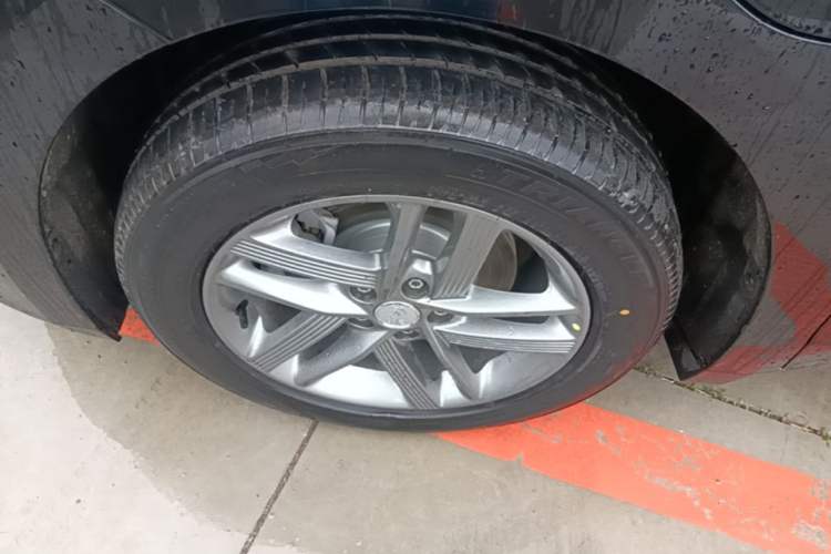 Used Hongqi E-QM5 2025 610 km PLUS Left Front Wheel Hub
