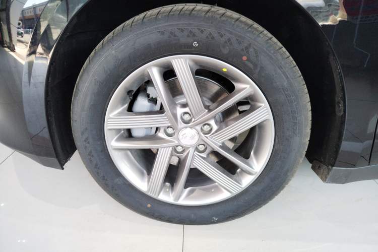 Used Hongqi E-QM5 2025 500km Range Commuter Version Left Front Wheel Hub