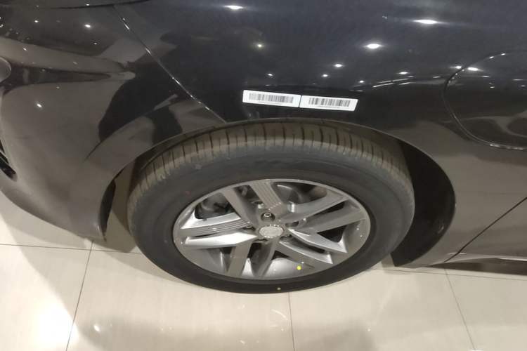 Used Hongqi E-QM5 2025 500km Range Commuter Version Left Front Wheel Hub