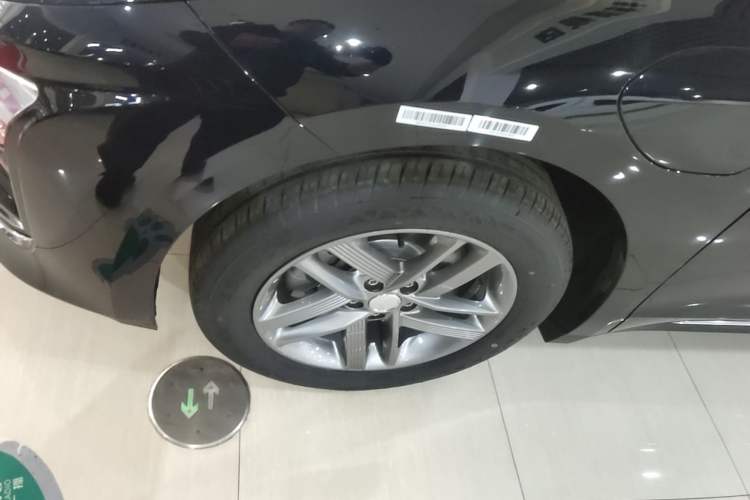 Used Hongqi E-QM5 2025 500km Range Commuter Version Left Front Wheel Hub