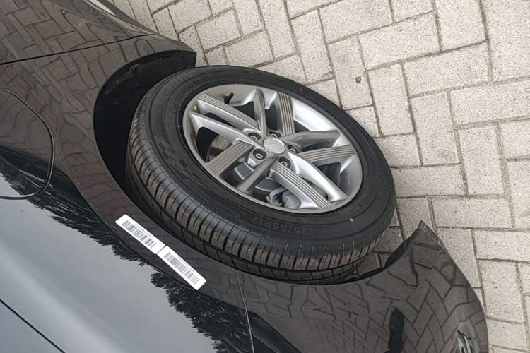 Used Hongqi E-QM5 2025 500km Range Commuter Version Left Front Wheel Hub