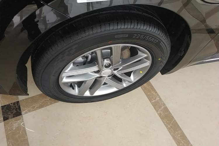 Used Hongqi E-QM5 2025 500km Range Commuter Version Left Front Wheel Hub