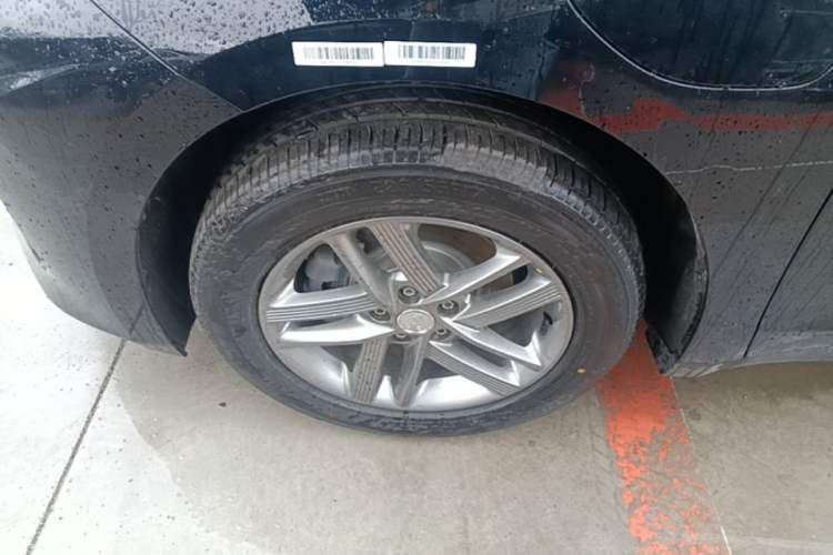 Used Hongqi E-QM5 2025 610 km PLUS Left Front Wheel Hub