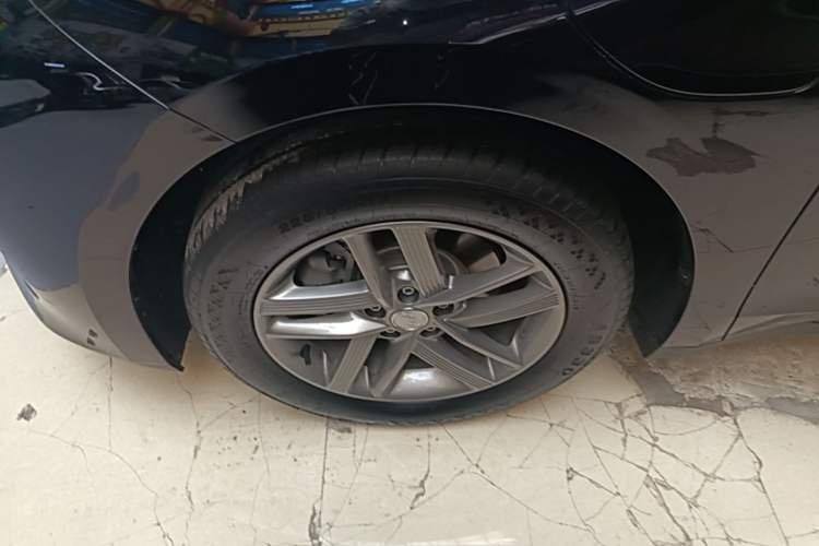 Used Hongqi E-QM5 2025 500km Range Commuter Version Left Front Wheel Hub